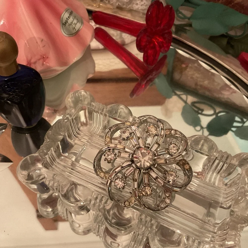 BEAUTIFUL VINTAGE 1950’s SIGNED CORO CLEAR CRYSTAL PIN/BROOCH - Picture 3 of 10